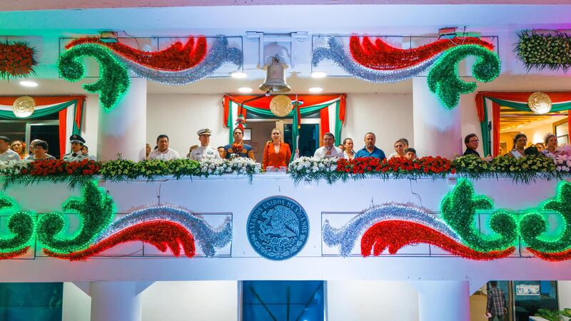 Atenea Gómez dio el Grito de independencia ante miles de isleños este 2024