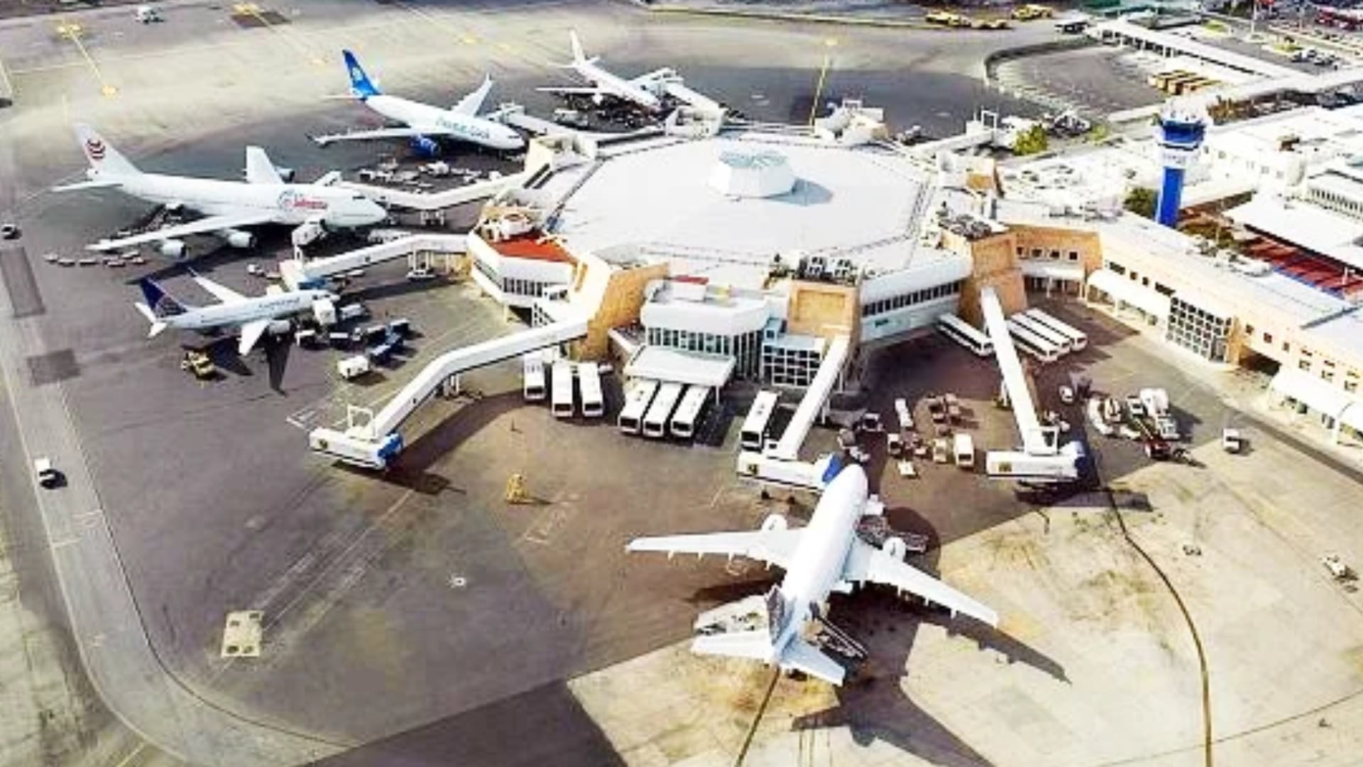 Estos son los vuelos programados en el aeropuerto de Cancún HOY 26 de septiembre de 2026